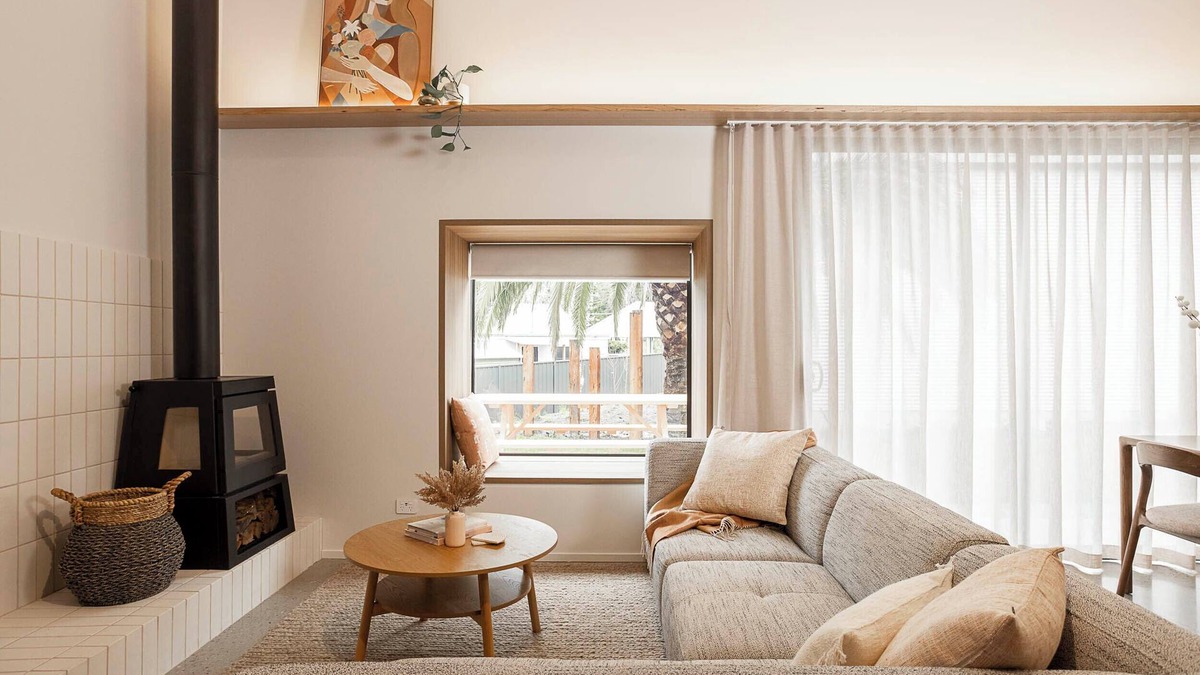 Beechworth House | Warm and welcome three bedroom home with full kitchen, walking distance to town.