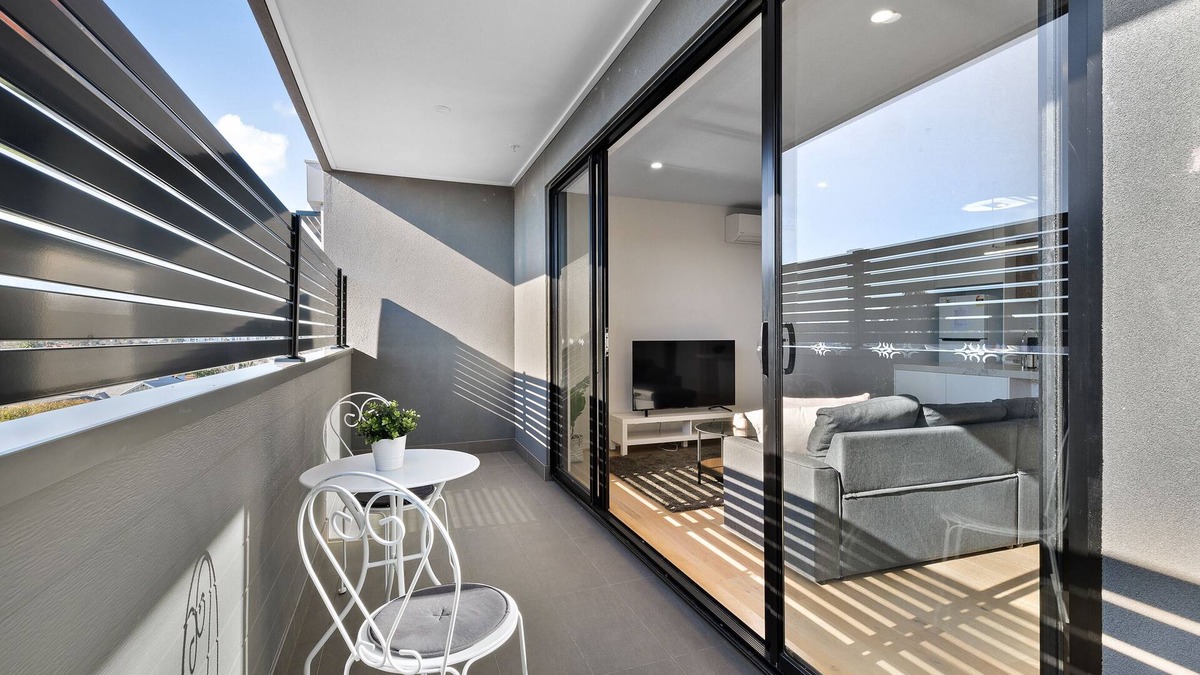 Moonee Ponds Apartment | Warm and Welcoming Living Space - Centrally Located 2 bed 2 Bath Apartment