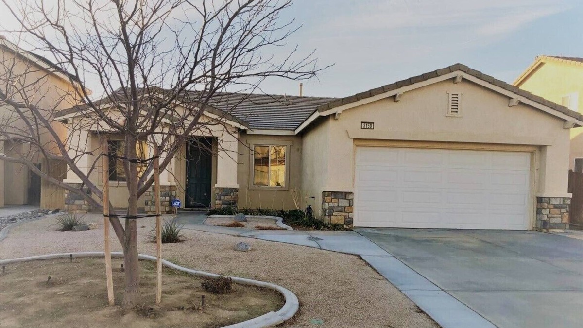 Rosamond House | Warm, Comfy Family Home, Beautiful West Community
