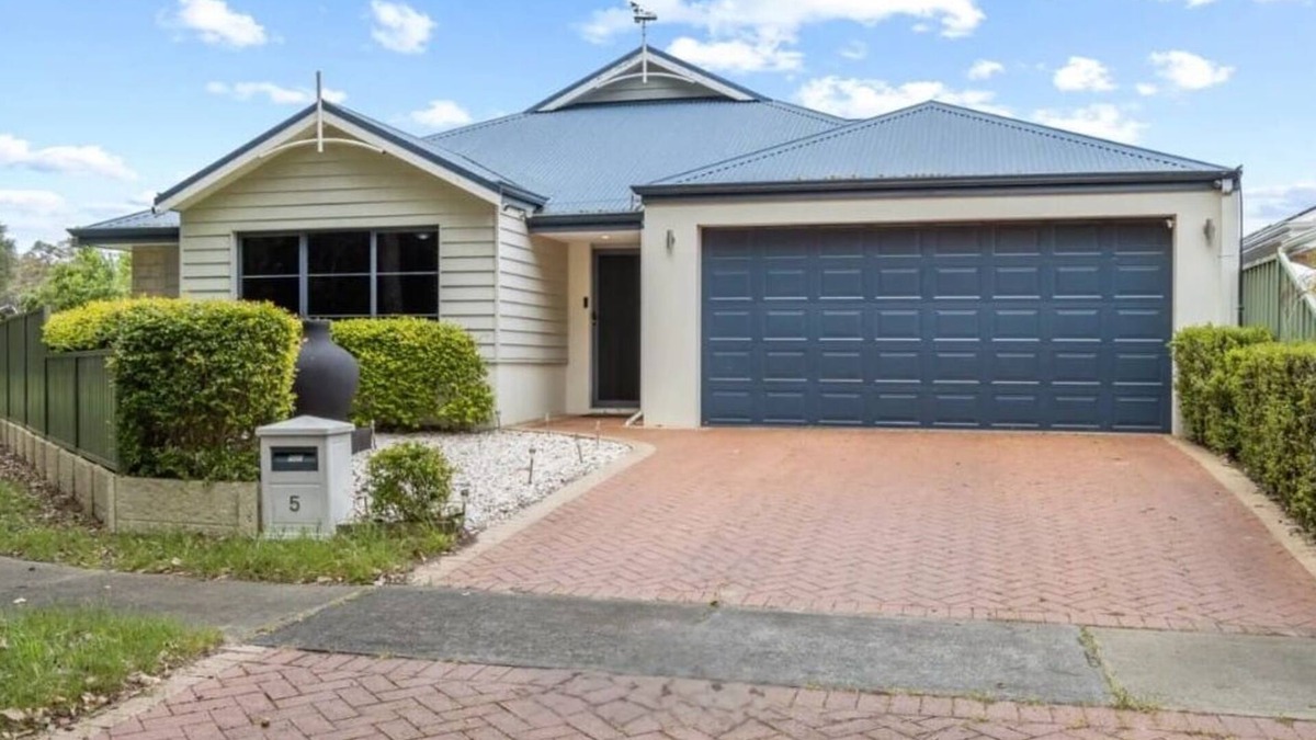 Vasse House | Warm, Cosy winter getaway with Hot Chocolate and Coffee and Heating every room!
