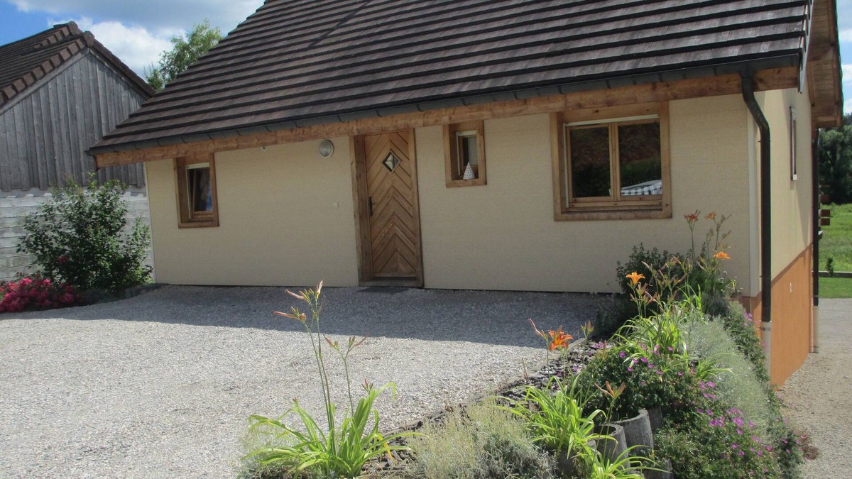 Clairvaux-les-Lacs House | Warm cottage Clairvaux les lacs - 200 m from the beach