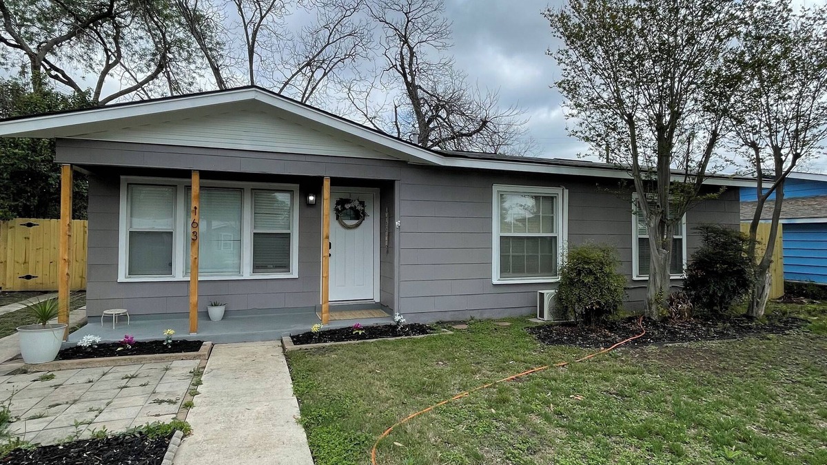 San Antonio House | Warm & Cozy Charming 3-bedroom house with WiFi and AC in fabulous San Antonio