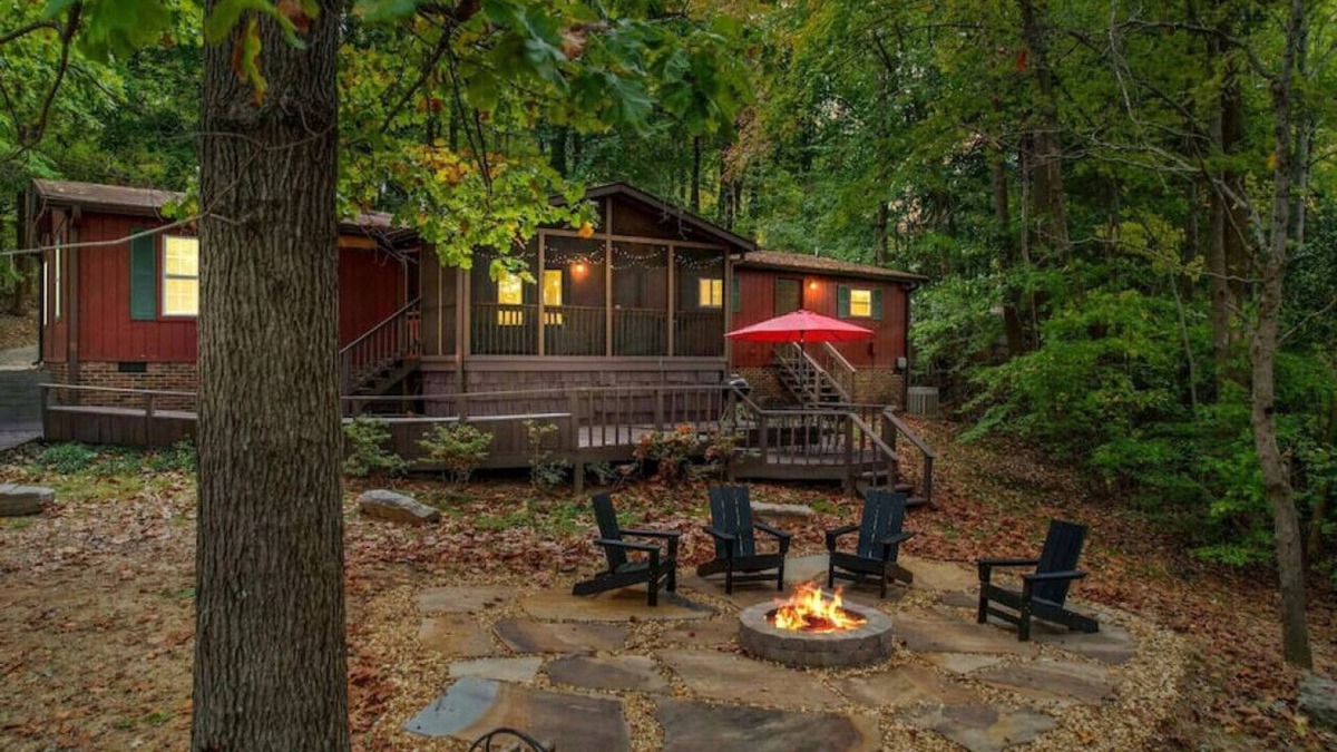 Mayhew Cabin | Warm Days & Cool Knights—Fire Pit—Pool Table—Boat Rental!