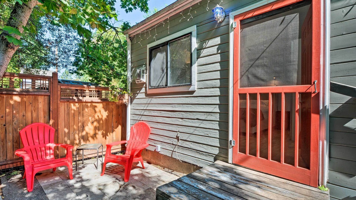 Siskiyou-Hargadine Historic District Cottage | Warm & Inviting Ashland Cottage < Half-Mile to SOU