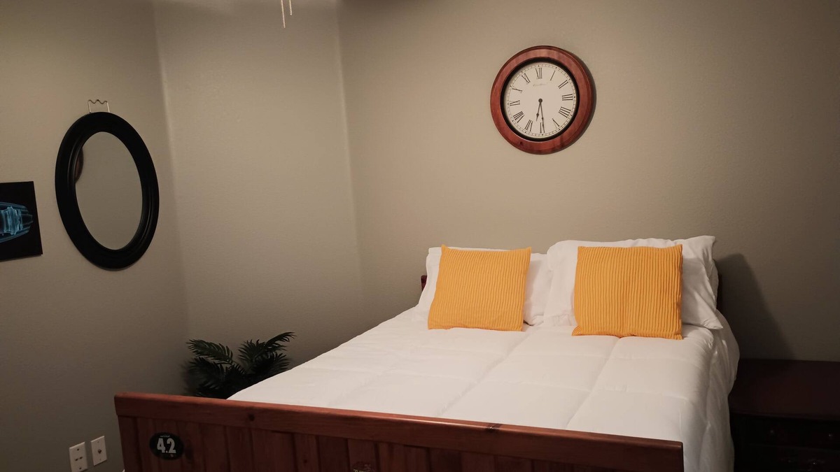 Maricopa County House | Warm inviting escape on the edge of town.