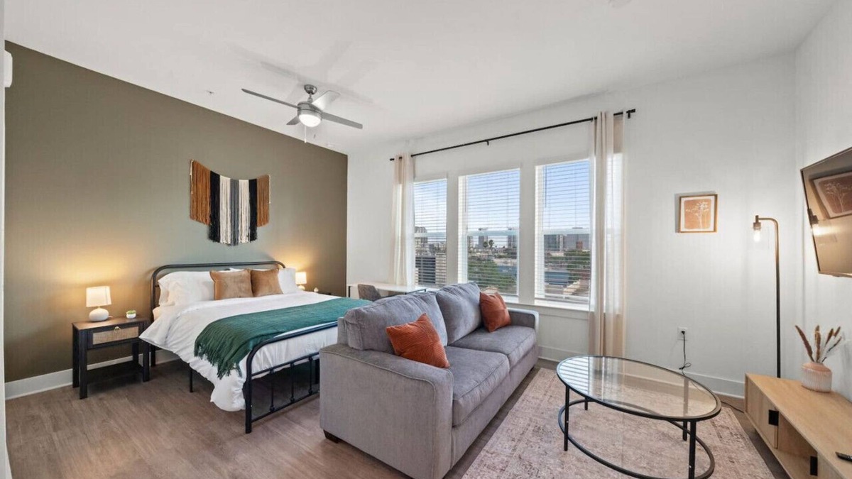 Tampa Apartment | Warm, inviting studio | Location! | Free Parking!