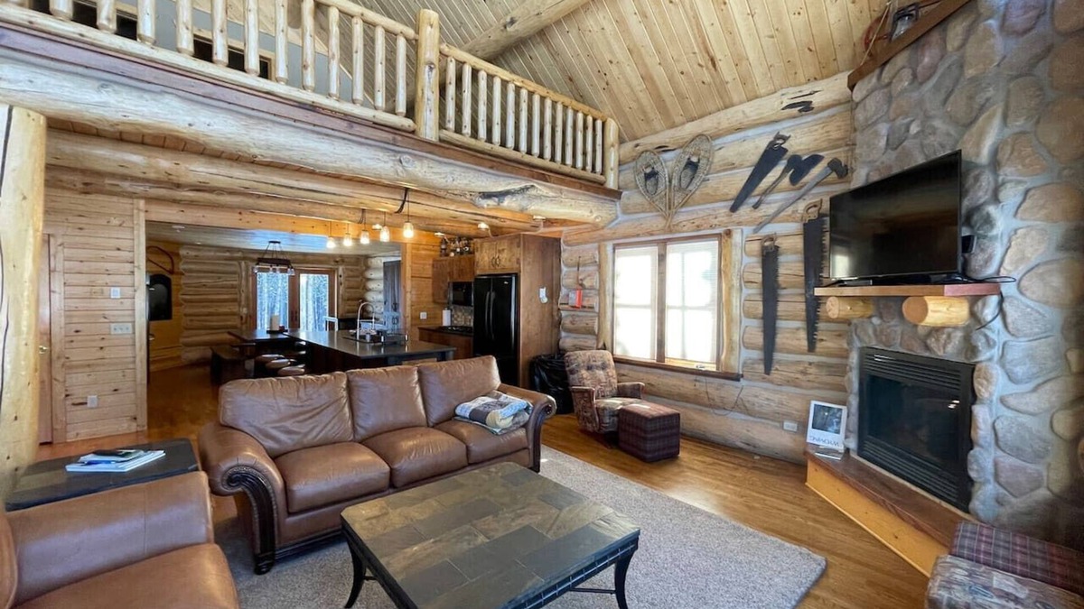 Dubois Cabin | Warm Springs Lodge on Union Pass Near Yellowstone