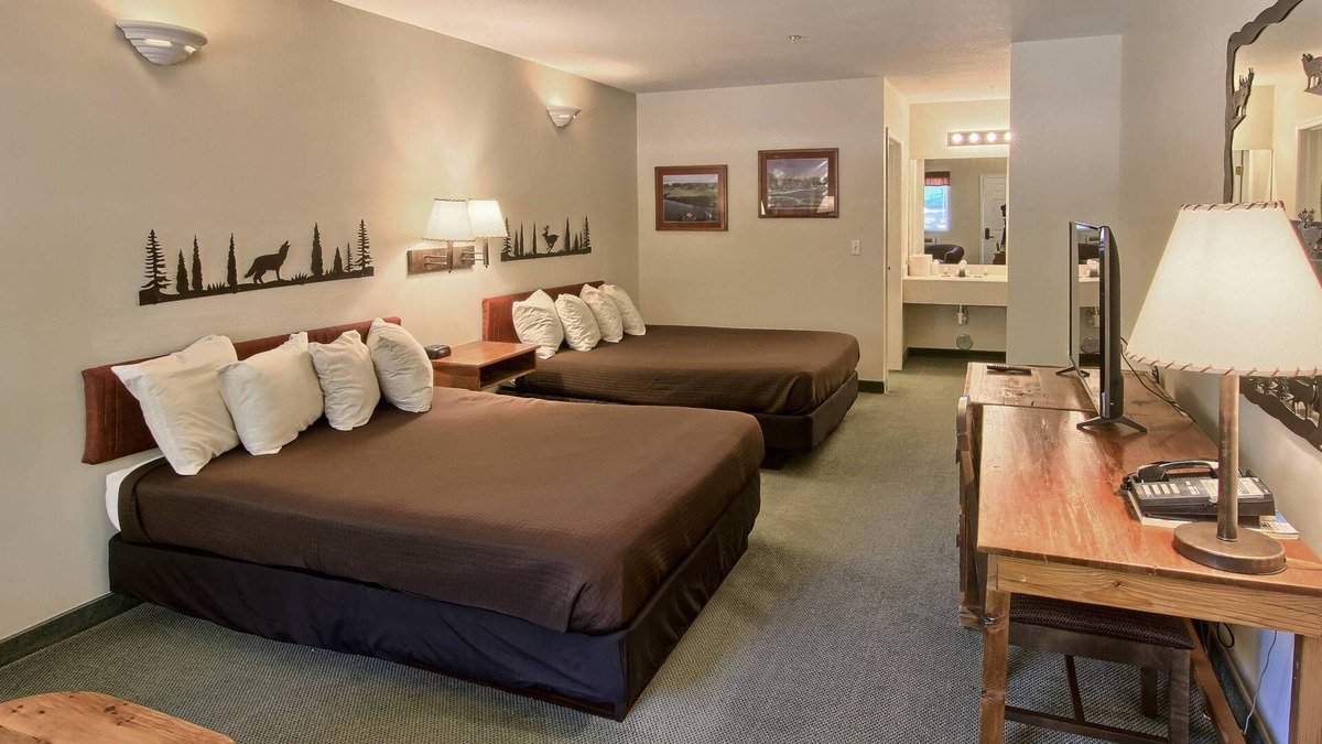 Bellaire Hotel | Warm Weather Stays Are Booking Now at The Legend Inn at Shanty Creek!