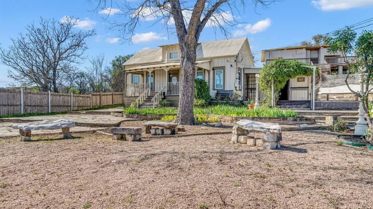 New Braunfels House | Warm Wooden Vibe 2BR Home | Grill | Outdoor Dining