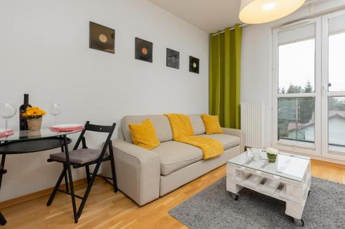 Gorce Apartment | Warsaw Bemowo Modern Apartment Dywizjonu 303 by Noclegi Renters