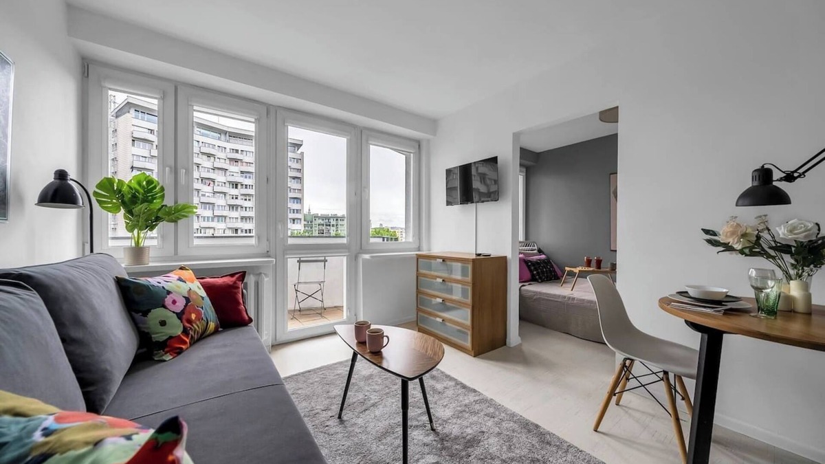 Srodmiescie Apartment | Warsaw Powiśle Apartment - 8th Floor with Balcony - by Rentujemy