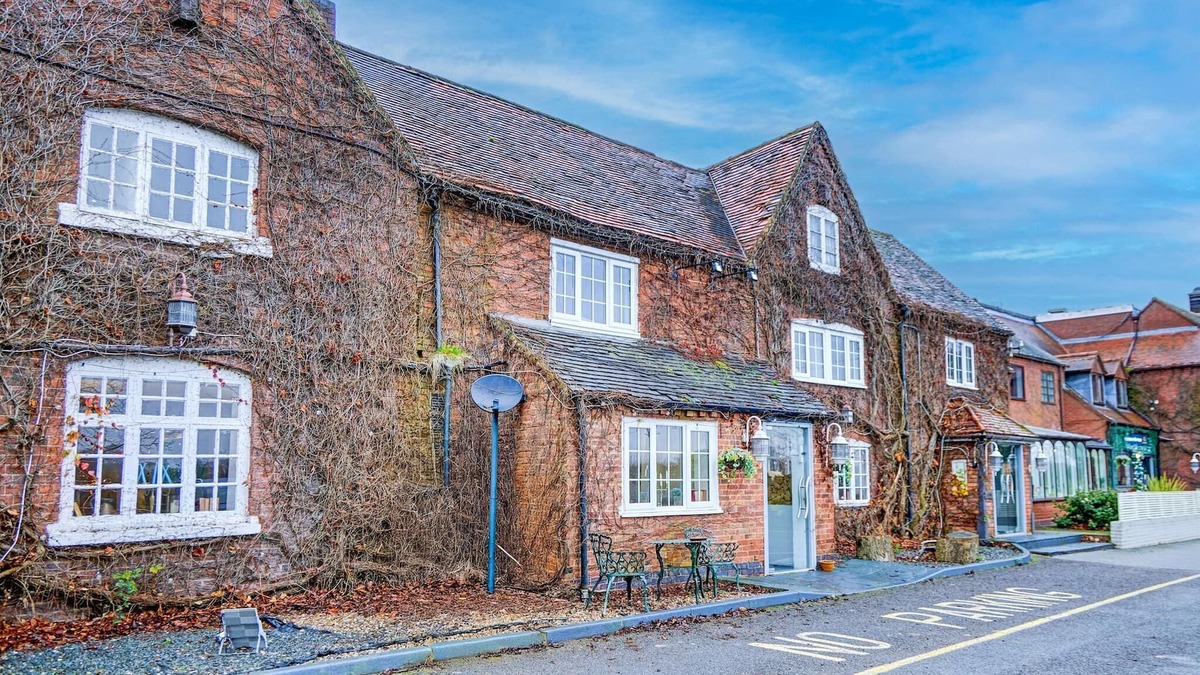 Hanmer Apartment | Warwickshire Park Hotel Kenilworth by Belvilla