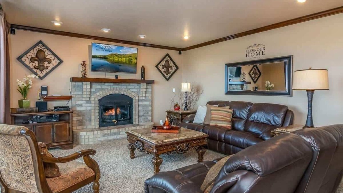 Draper House | Wasatch Retreat * Hot Tub * Billiards * Huge Deck