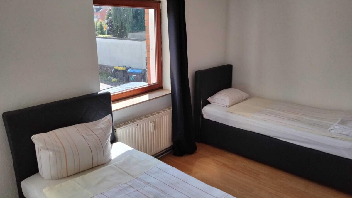 Neumuenster House | Wasbeker Straße 65 W2 - 3 bedrooms with parking space
