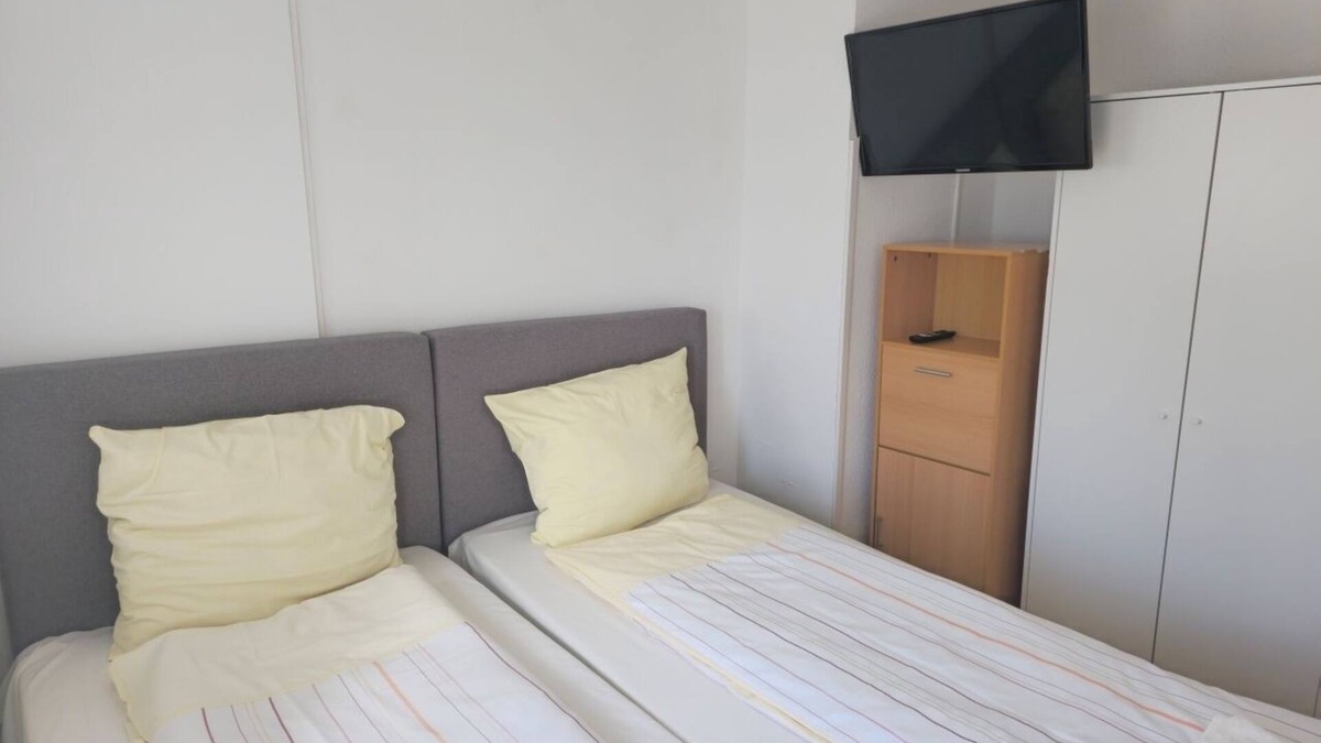 Neumuenster House | Wasbeker Straße 65 W4 - 3 bedrooms with parking space