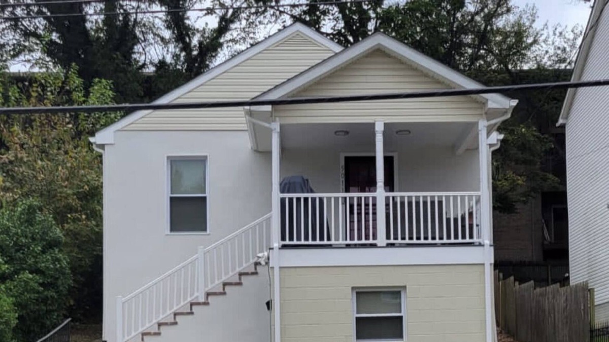Southeast House | Washington D.C. Main Suite, near metro, with porch & free parking