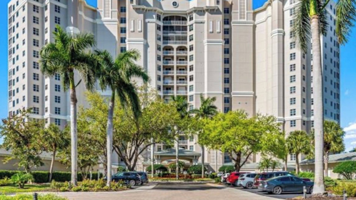 North Naples Condo | WATCH SUNSET FROM THIS FURNISHED, GULF FRONT, 2 BED/2 BATH + DEN 1790 SQFT CONDO