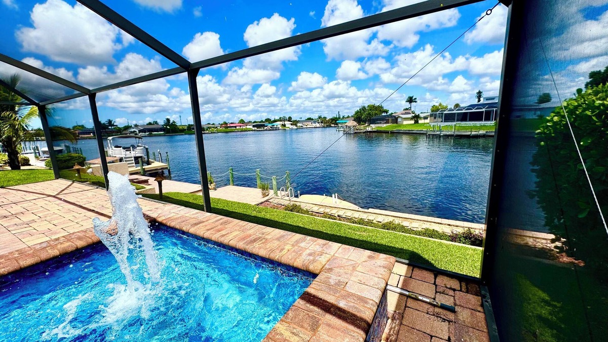 Caloosahatchee House | Watch the Boats go by on your Spectacular Wide Open Gulf Access View