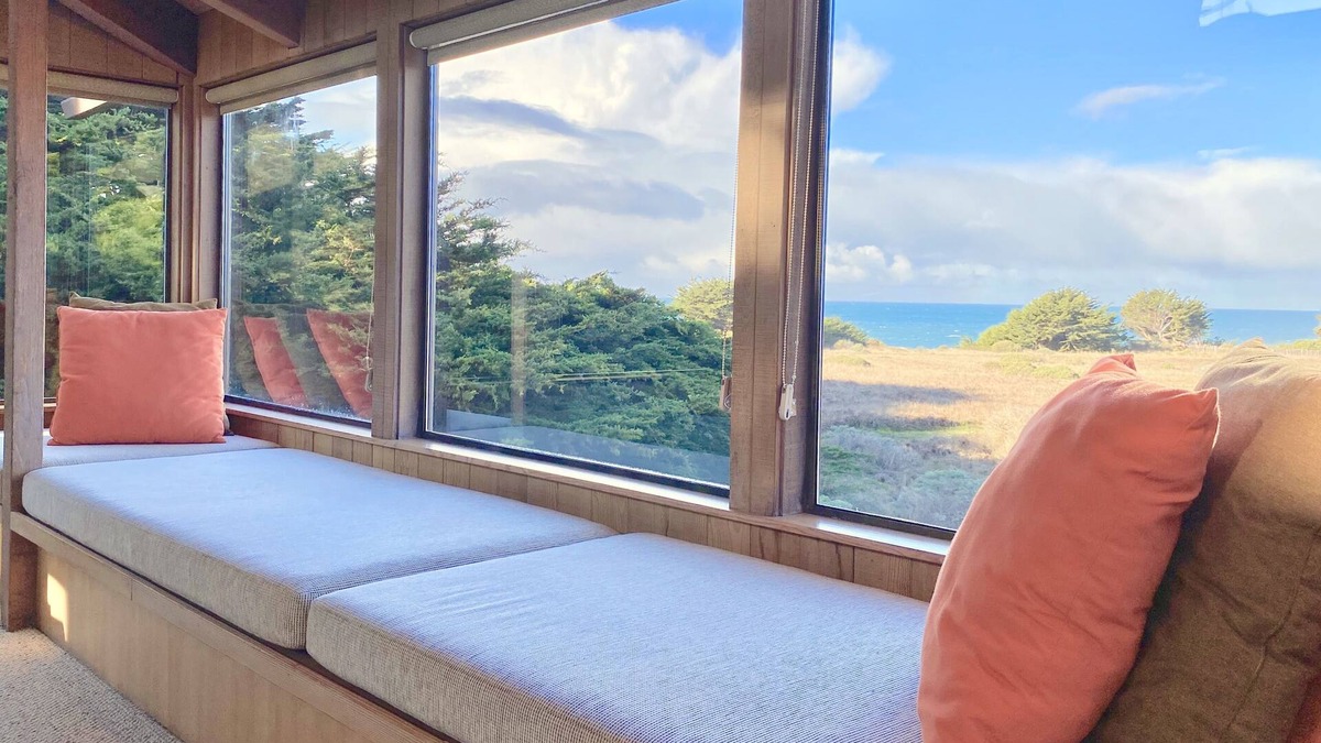 Sea Ranch House | Watch the waves crash in the distance