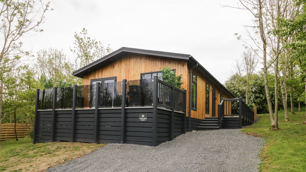 Allithwaite House | WATCH TREE LODGE, family friendly, with hot tub in Allithwaite