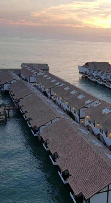 Taman Tanjung Ski Chalet | Water Chalet or Premium Tower Seaview Port Dickson , Private Room