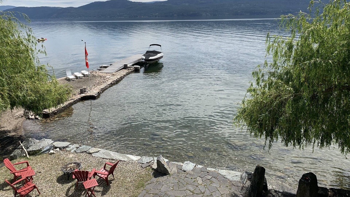 Central Okanagan House | Water Front 2 bedroom suite. In the heart of the Okanagan, Killiney Beach