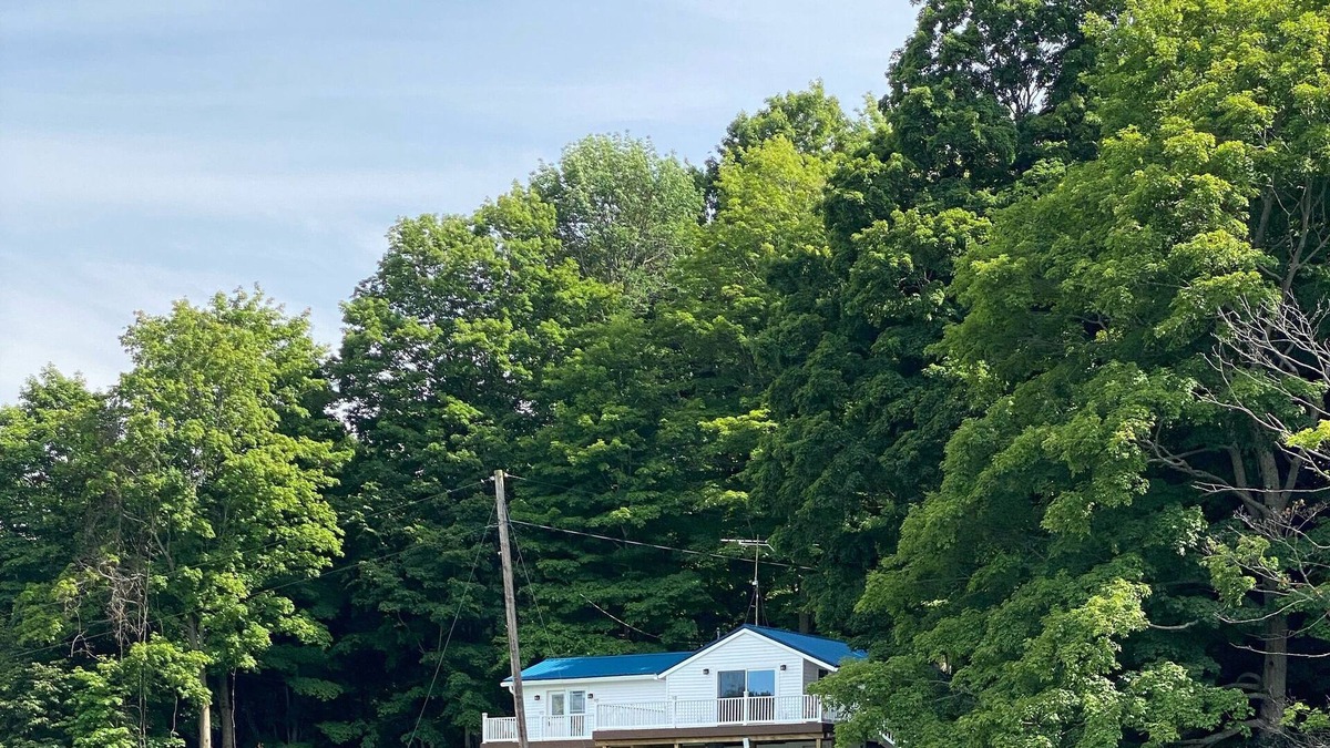 Wolcott Cottage | Water front cottage