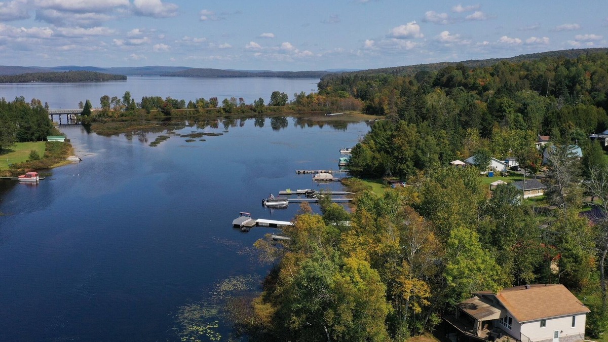 Nominingue Cottage | Water Front - Cozy Lakeside Getaway
