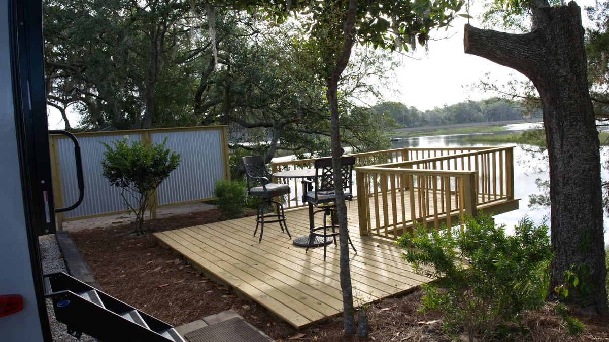 Girvin House | Water Front * Deep Water Dock * Fishing * Spectacular Views * RV Experience