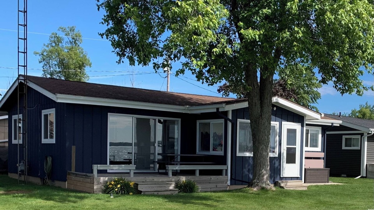 Houghton Lake Cottage | Water Front Family Cottage on the West Shore of the North Bay
