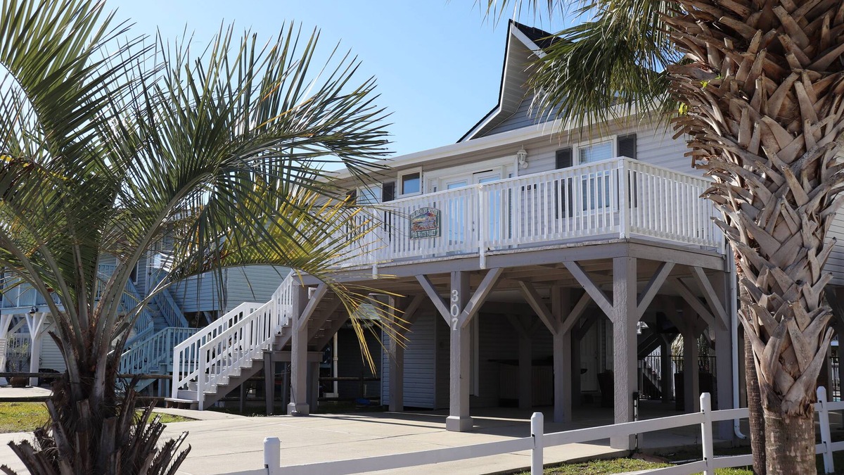 North Myrtle Beach House | WATER FRONT, PRIVATE POOL, PET FRIENDLY, WIFI, OUTDOOR PARADISE!