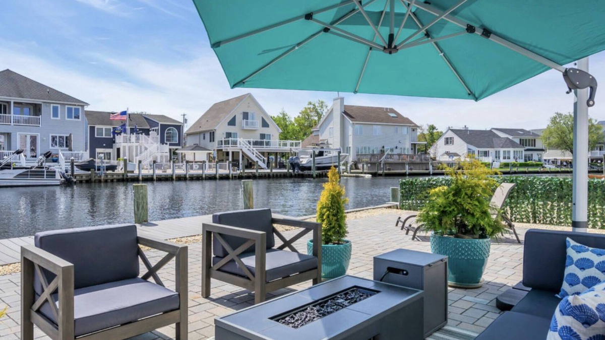 Ortley Beach House | Water front with Hot tab ! Enjoy Jersey short summer