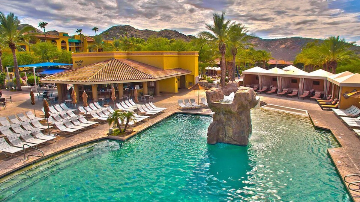 North Mountain Apartment | Water Oasis + Golf Course + Spa! 1 Bedroom Suite.