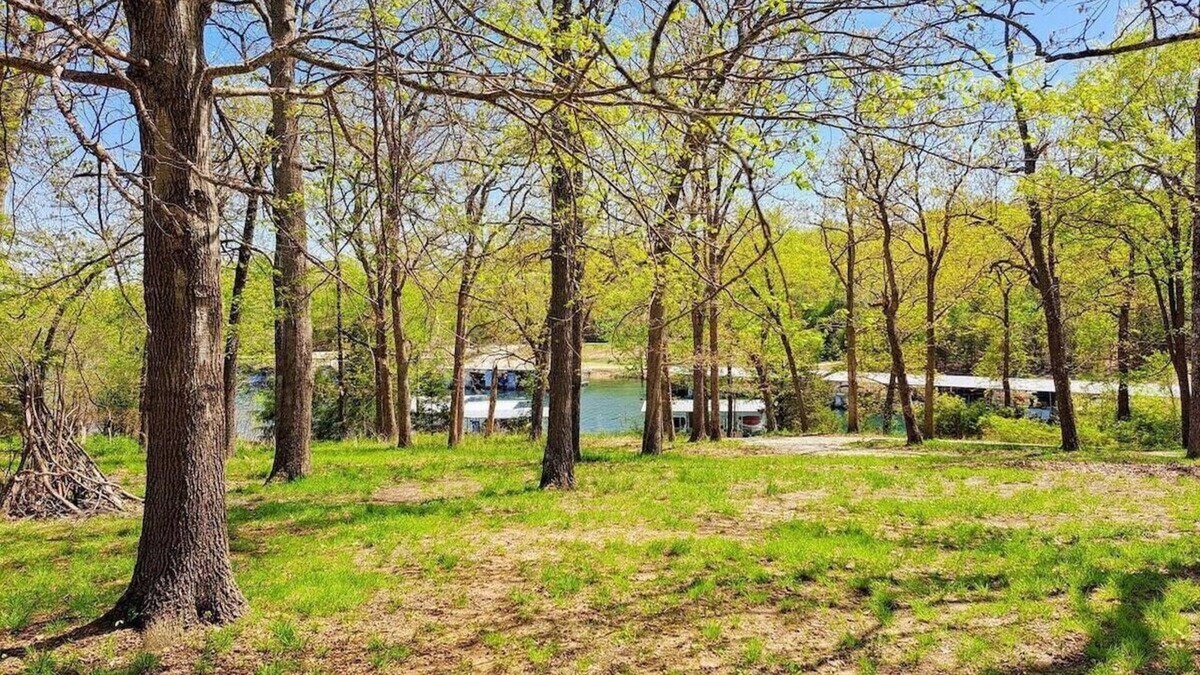 Indian Point Cottage | Water's Edge Cottage - On the water! 5 mins to SDC