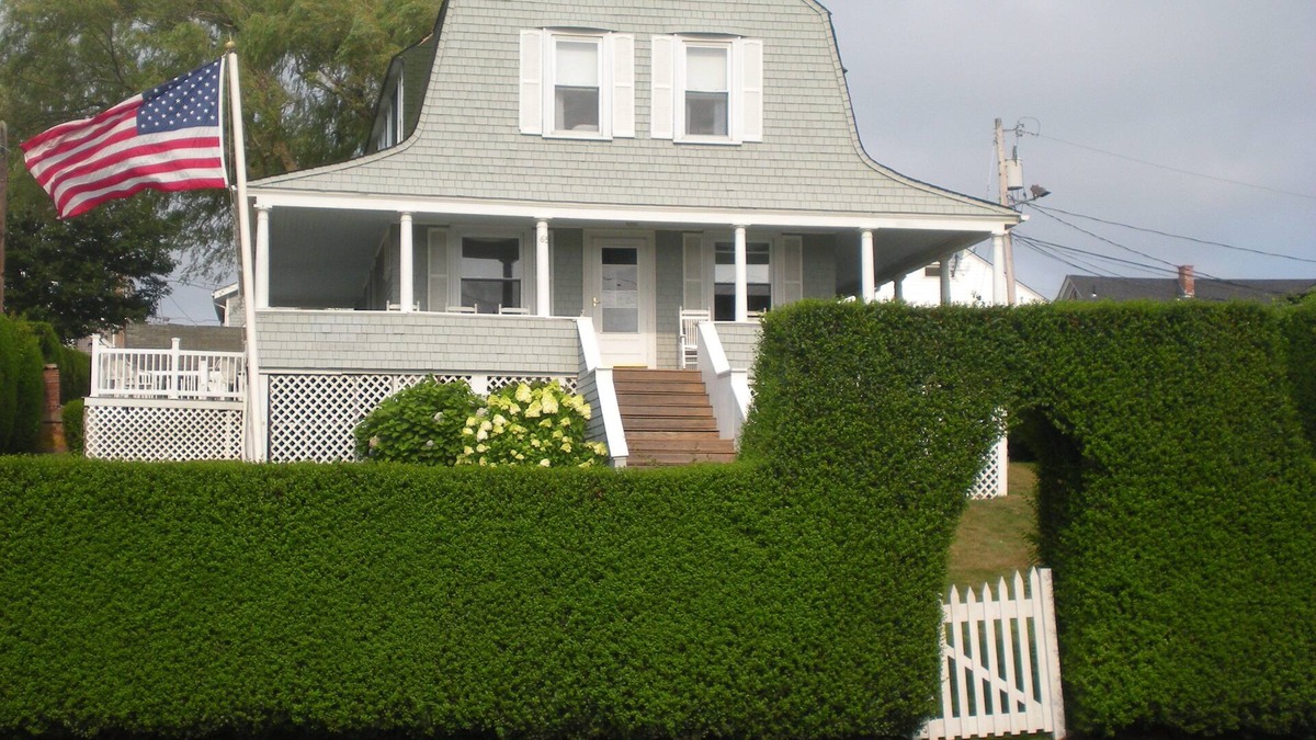 Newport House | Water View 6-Bedroom Colonial, Hedgegate of Newport, nPerfect for Large Groupsn