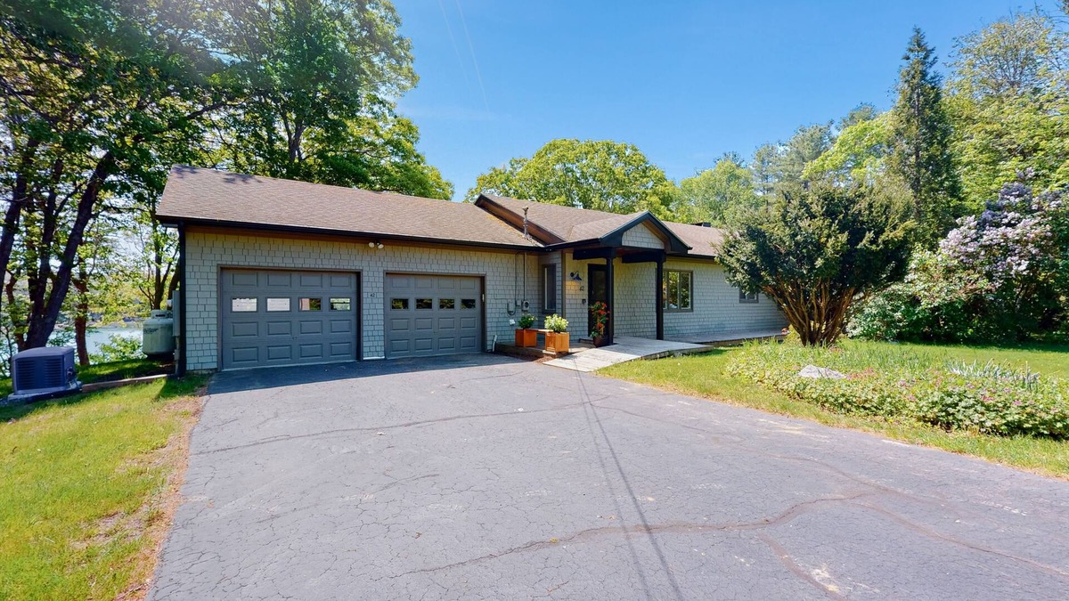 Harpswell House | Water-view retreat with beach access, deck, grill, EV charger & lawn games