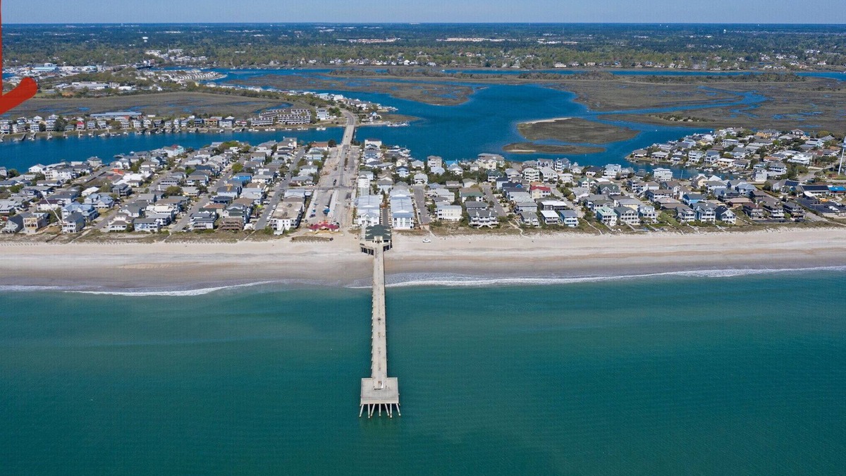 Wrightsville Beach House | Water View - Walk to Beach - WFH - Clean & Beautiful - 4 Night Min - Wonderful!