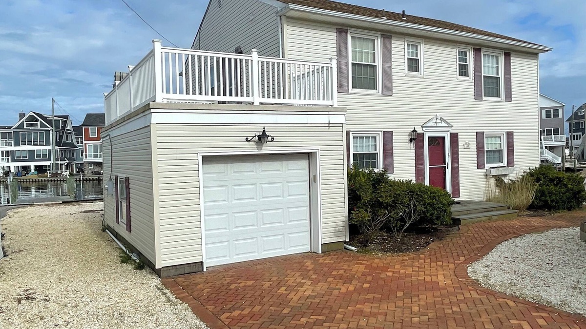Normandy Beach House | Water Views Everywhere & All Around! Watch the boats cruise by! Normandy Beach