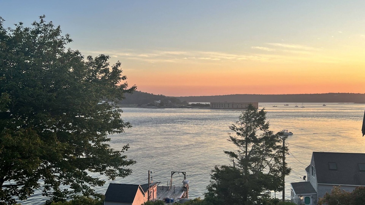Georgetown House | Water views! Private community beach! Pet friendly
