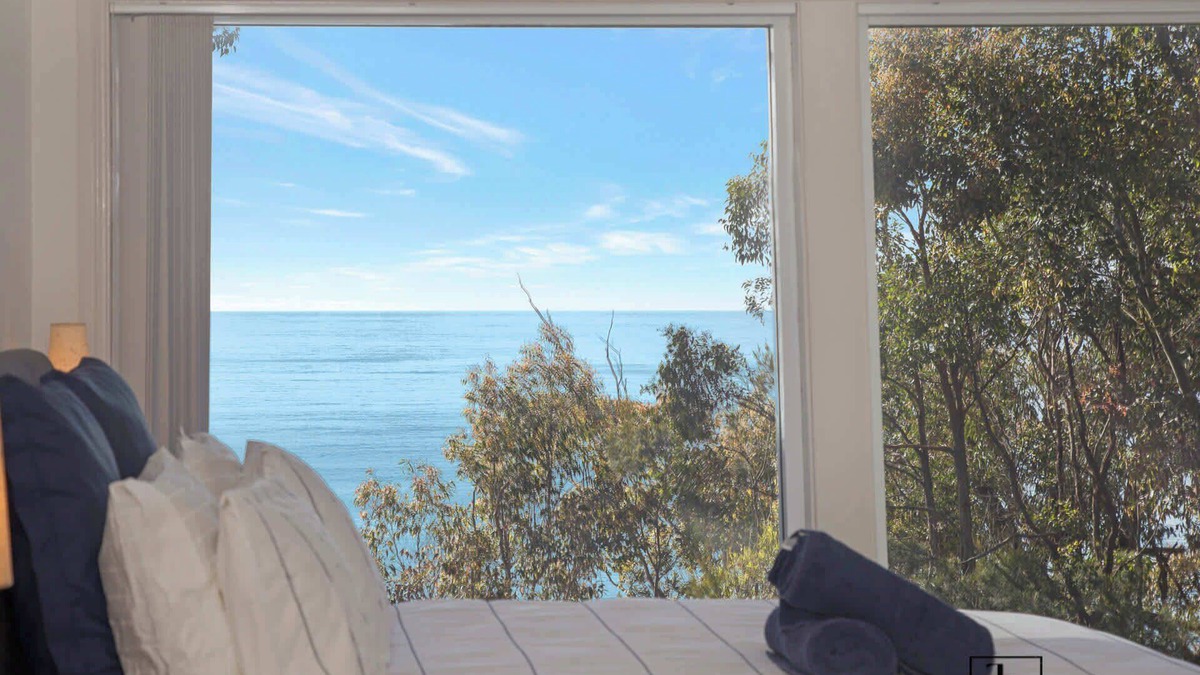 Denhams Beach House | Water Views, Wi-Fi & Beach | Grand Entertainer