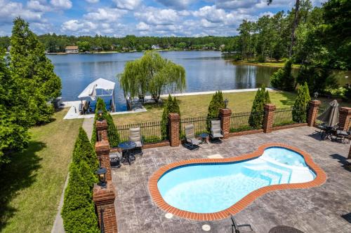 Olivia House | WaterEdge Lake House
