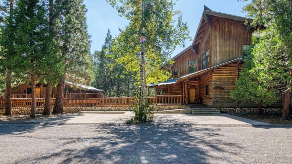 Shaver Lake Cabin | Waterfall Lodge ~ Yellowstone Vibes + AC + Space