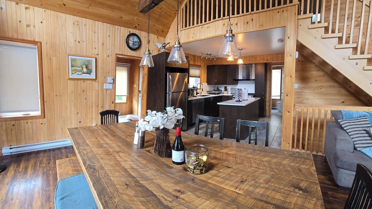 Notre-Dame-de-Pontmain Cottage | Waterfront Family Cottage!