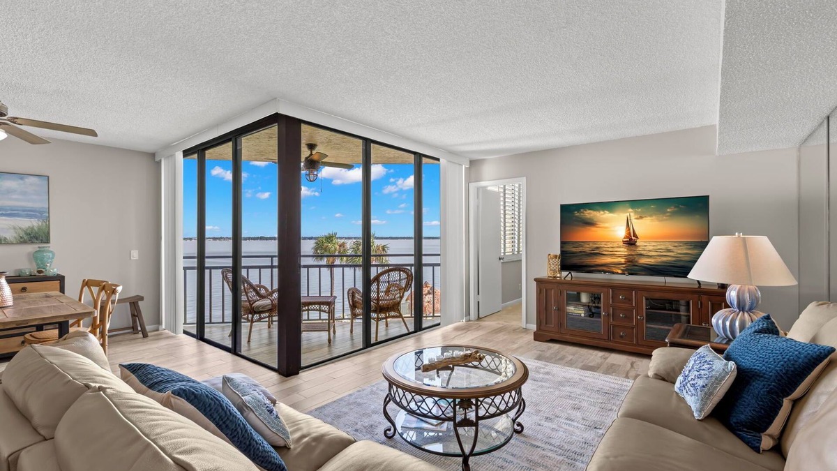 Isla del Sol Condo | Waterfront 2-Bedroom Condo, Enjoy Bay Breezes and Heated Pool in St. Pete FL