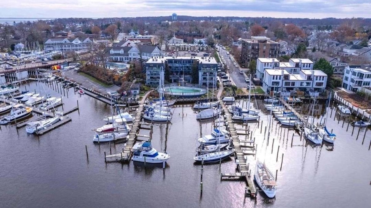 Eastport Condo | Waterfront 2-bedroom condo in Eastport, Annapolis with private parking