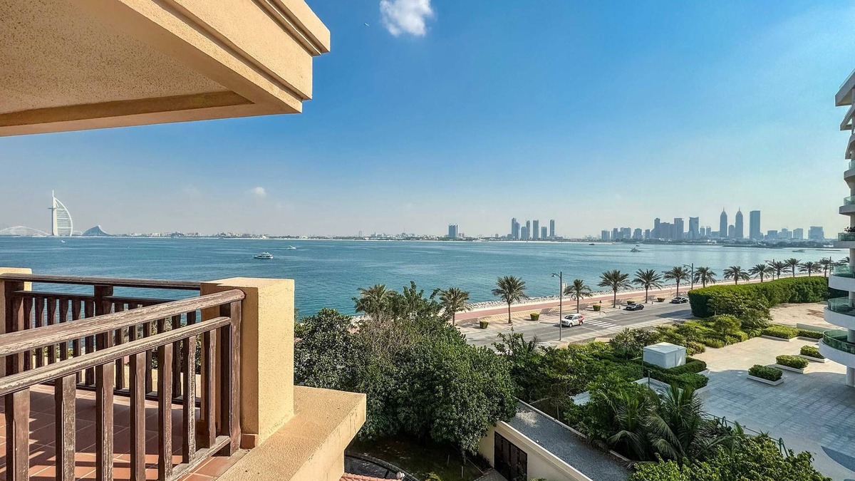 Palm Jumeirah Apartment | Waterfront 2BR Apartment with Sea Views