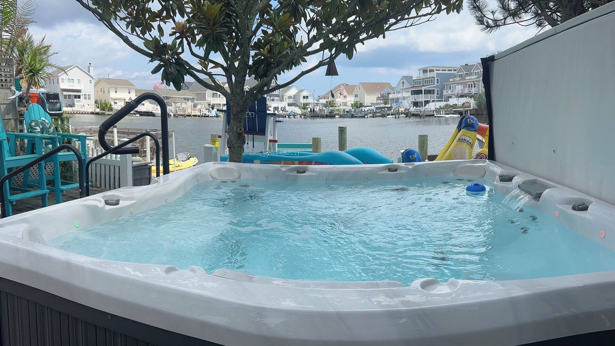 Seaside Heights Villa | WATERFRONT 2ndFl Sky Villa w Full Itinerary ON-SITE Jacuzzi, kayak, Arcade, Dock