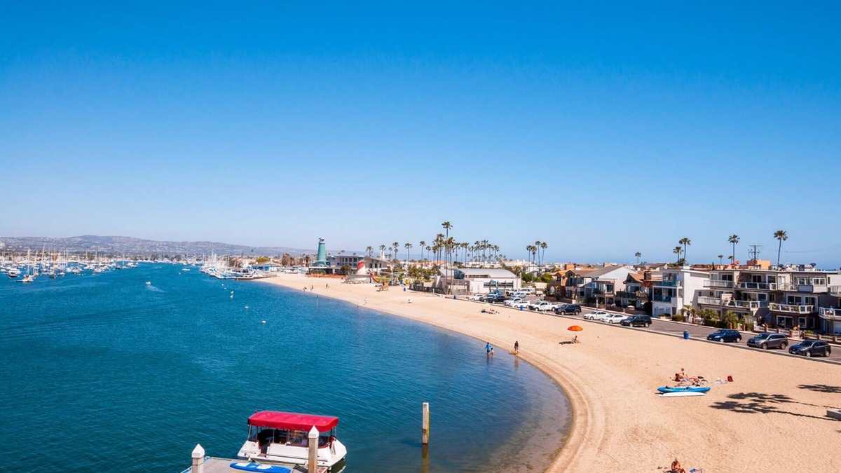 West Newport Villa | Waterfront 3 bd 2ba with amazing bay and beach views. Beach access and walkable