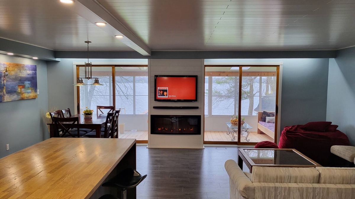 Kawartha Lakes House | Waterfront 3 bedroom cottage on Lake Scugog