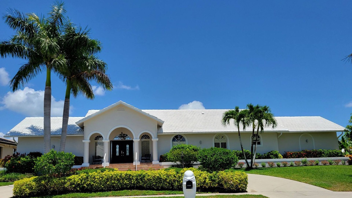 Marco Island House | Waterfront, 3 blocks to Tigertail Beach, Heated Pool.